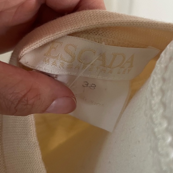 Escada Vintage Cardigan. Couple beads discoloured - Picture 10 of 15